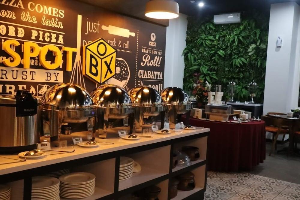 Front One Inn Kediri Kediri  Bagian luar foto